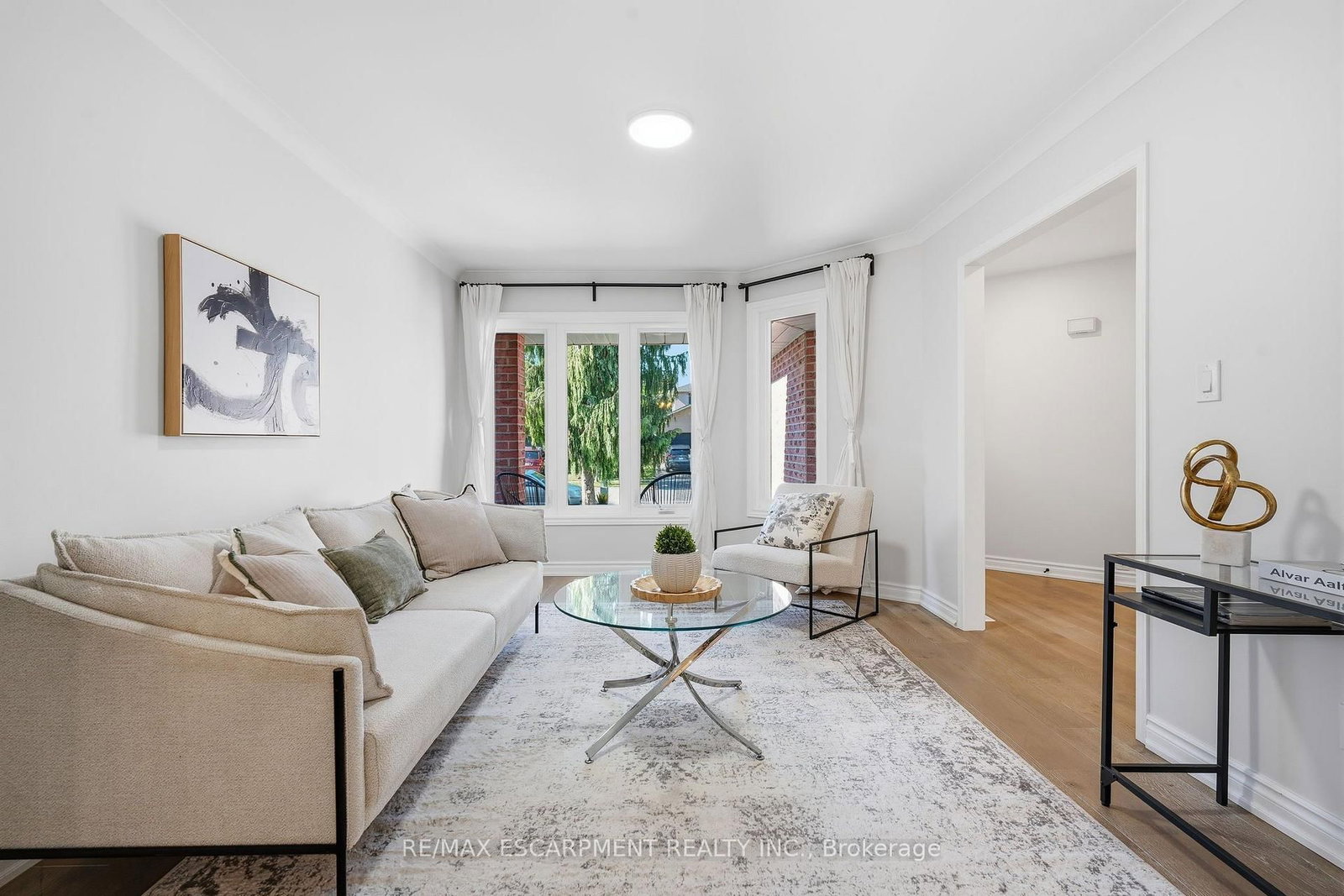 551 Deerhurst Drive • Burlington, ON photo 5