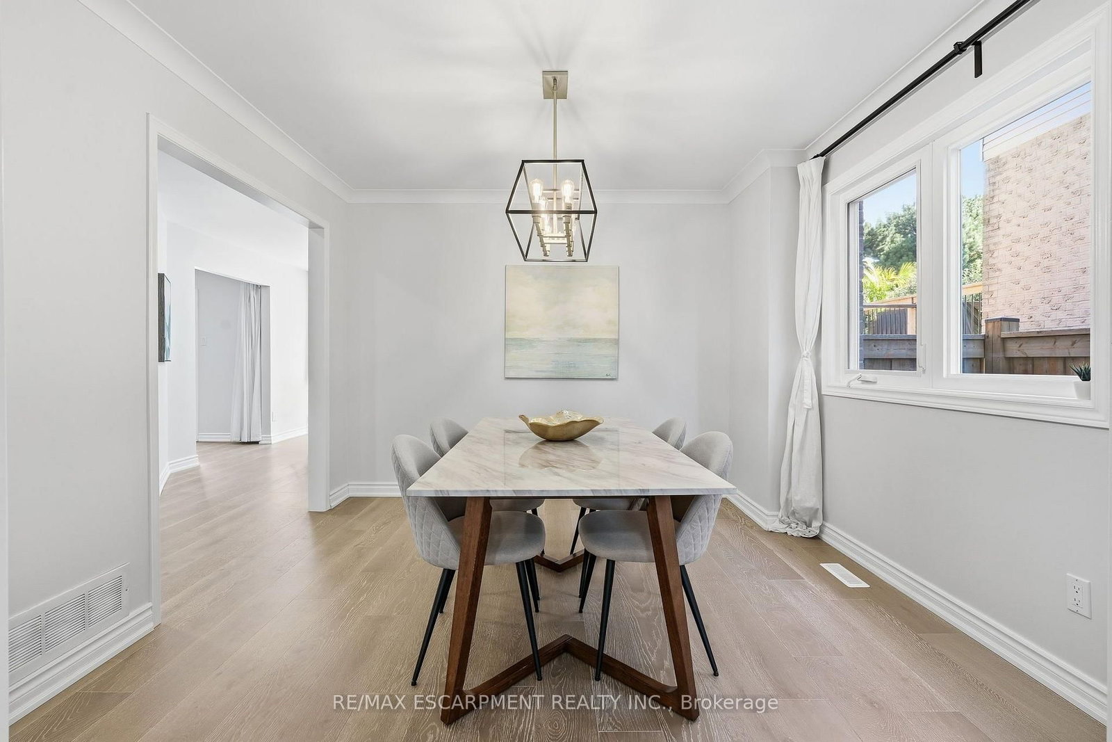551 Deerhurst Drive • Burlington, ON photo 8