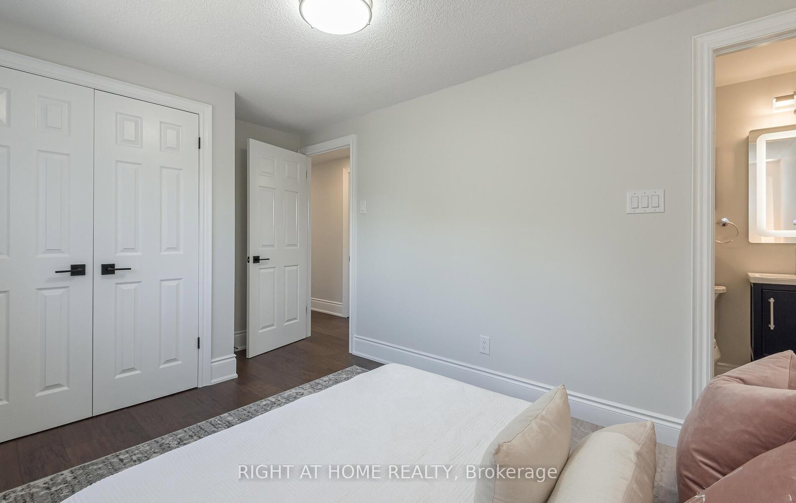 8 Culham Street • Oakville, ON photo 30