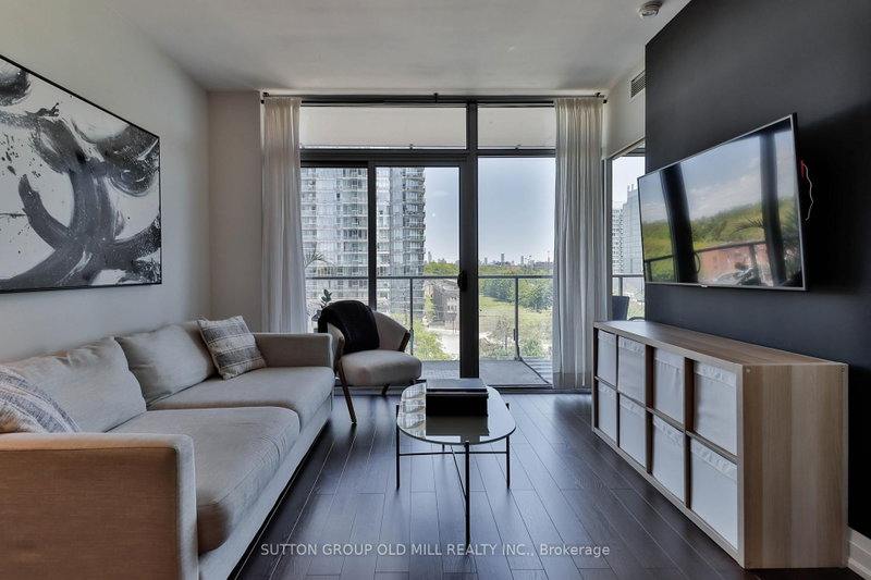 602 - 103 The Queensway