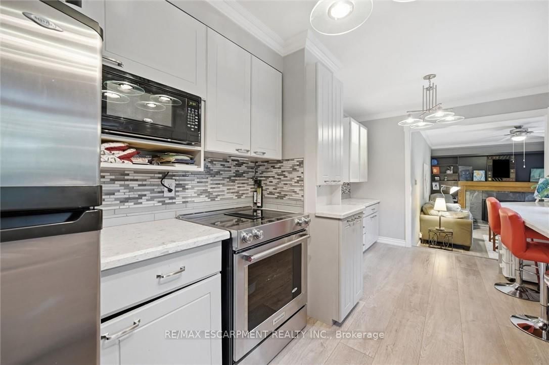 132 Hampton Heath Road • Burlington, ON photo 12