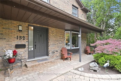 132 Hampton Heath Road • Burlington, ON photo 4