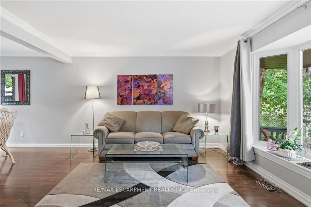132 Hampton Heath Road • Burlington, ON photo 5