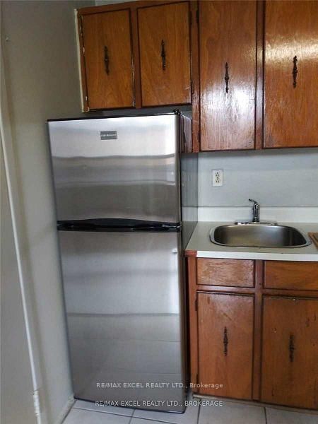 #3 - 2863 Dundas Street W