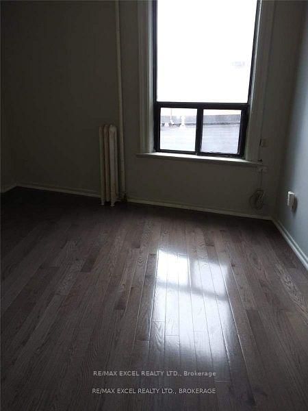 #3 - 2863 Dundas Street W