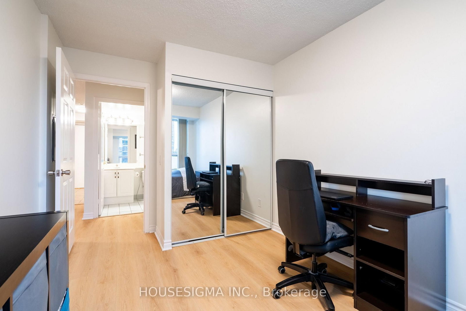35 Kingsbridge Garden Circle • #513 • Mississauga, ON photo 11