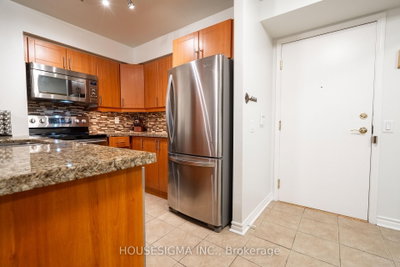 35 Kingsbridge Garden Circle • #513 • Mississauga, ON photo 3