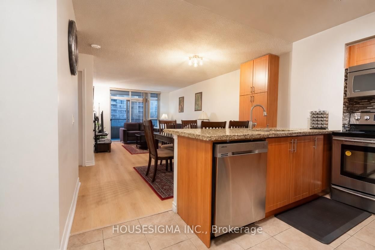 35 Kingsbridge Garden Circle • #513 • Mississauga, ON photo 4