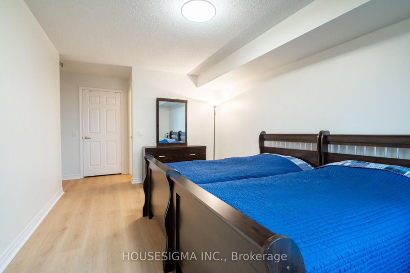 35 Kingsbridge Garden Mississauga,ON L5R 3Z5 — Photo 8