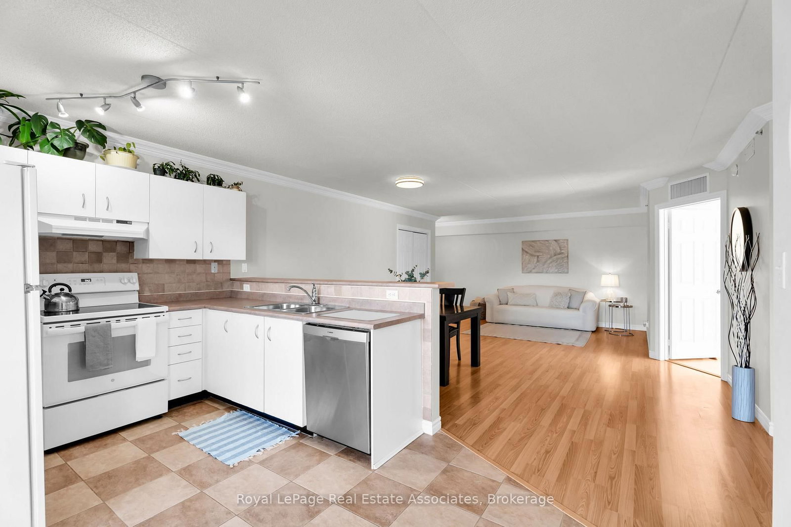 4003 Kilmer Drive • #311 • Burlington, ON photo 17