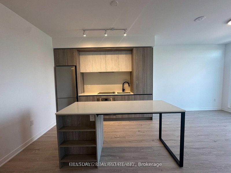 808 - 2495 Eglinton Avenue W