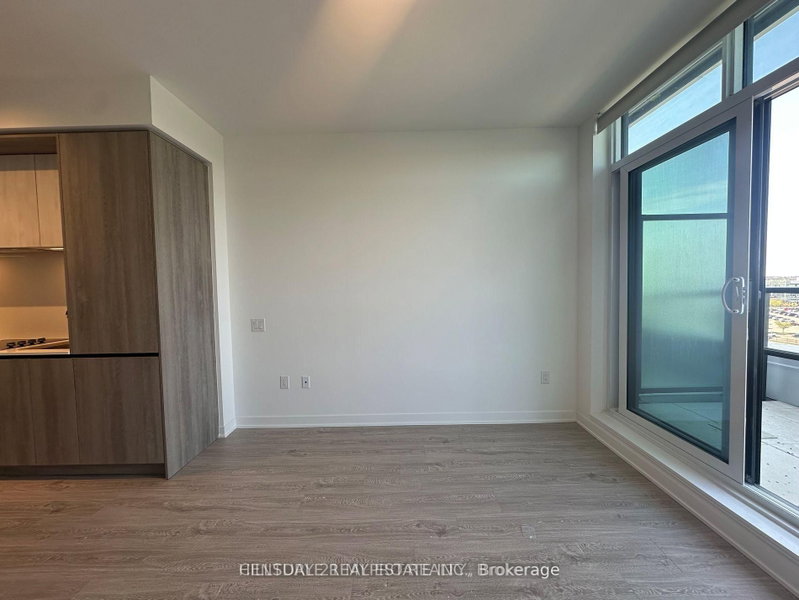 808 - 2495 Eglinton Avenue W
