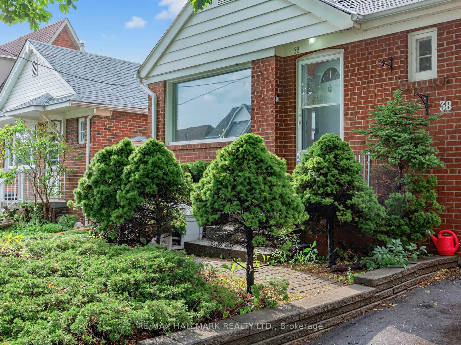 38 Ypres Road • Toronto, ON photo 2