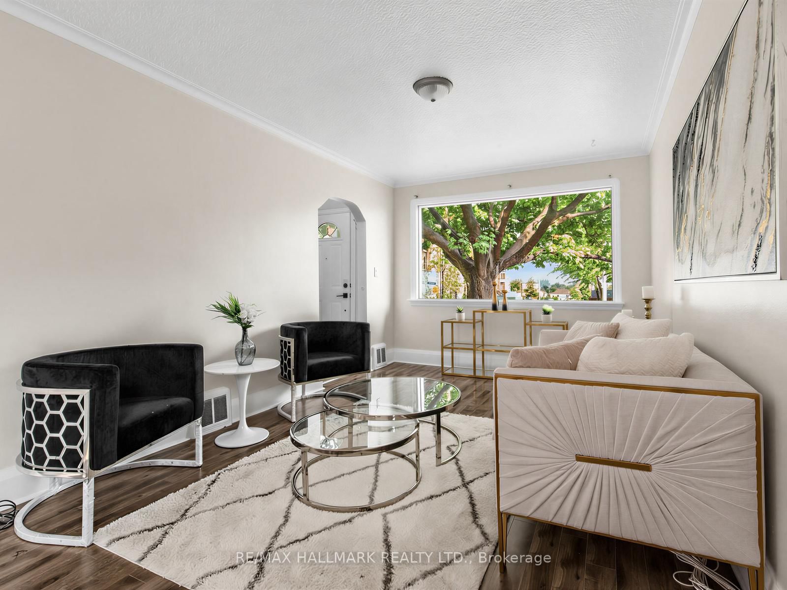38 Ypres Road • Toronto, ON photo 9