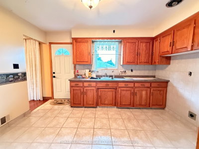 1398 Wren Avenue, Oakville, ON, photo 4