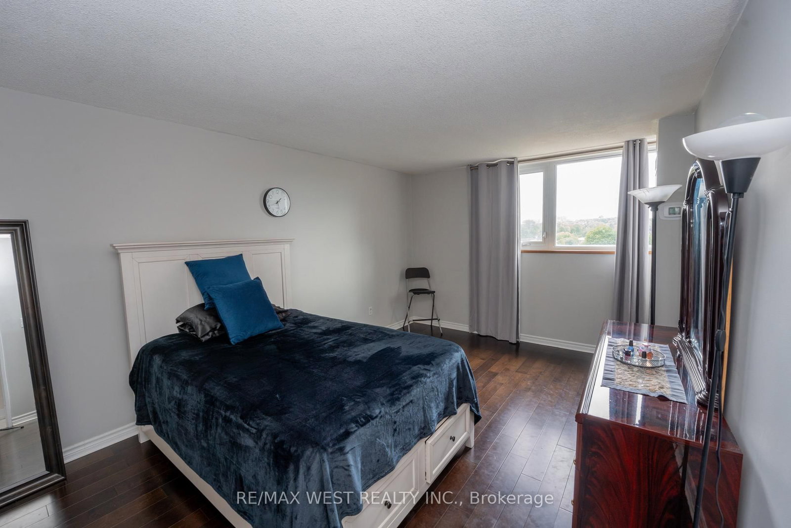 260 Scarlett Road • #709 • Toronto, ON photo 3
