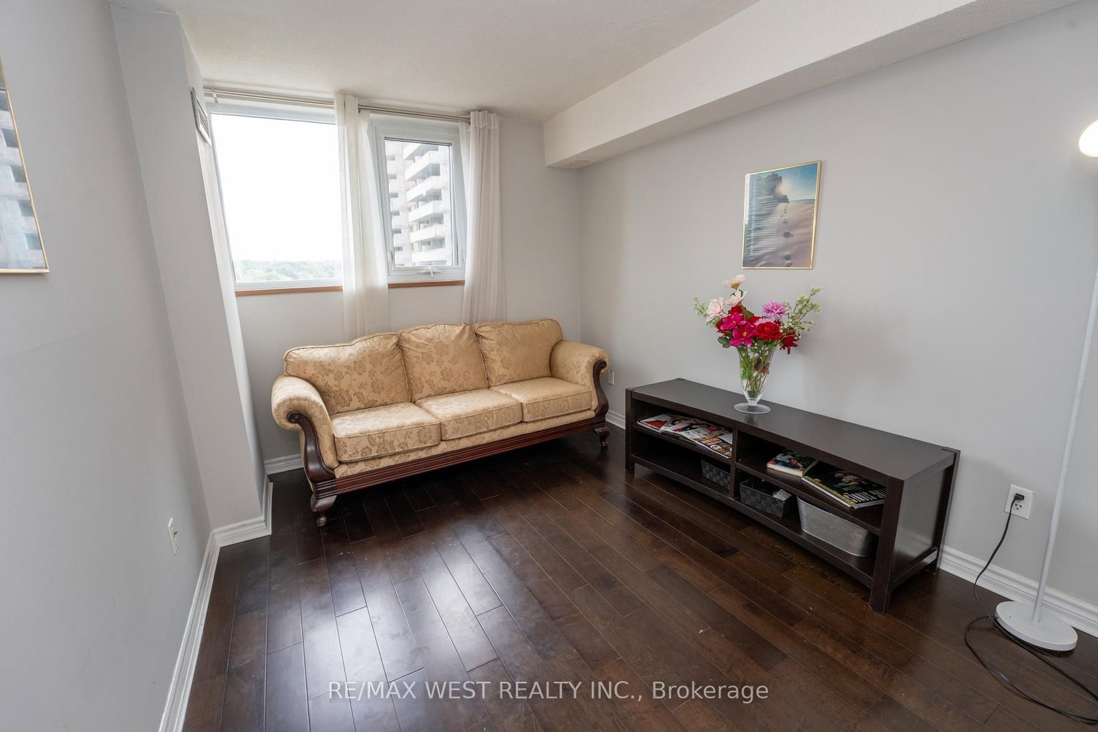 260 Scarlett Road • #709 • Toronto, ON photo 5