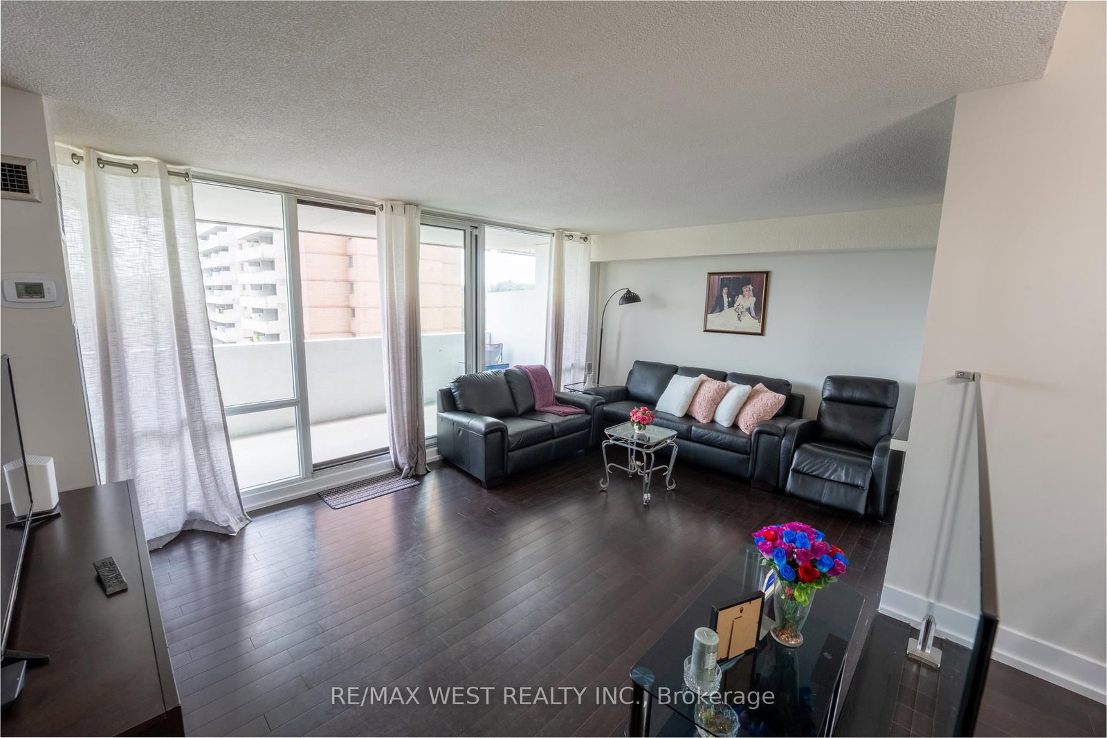 260 Scarlett Road • #709 • Toronto, ON photo 6
