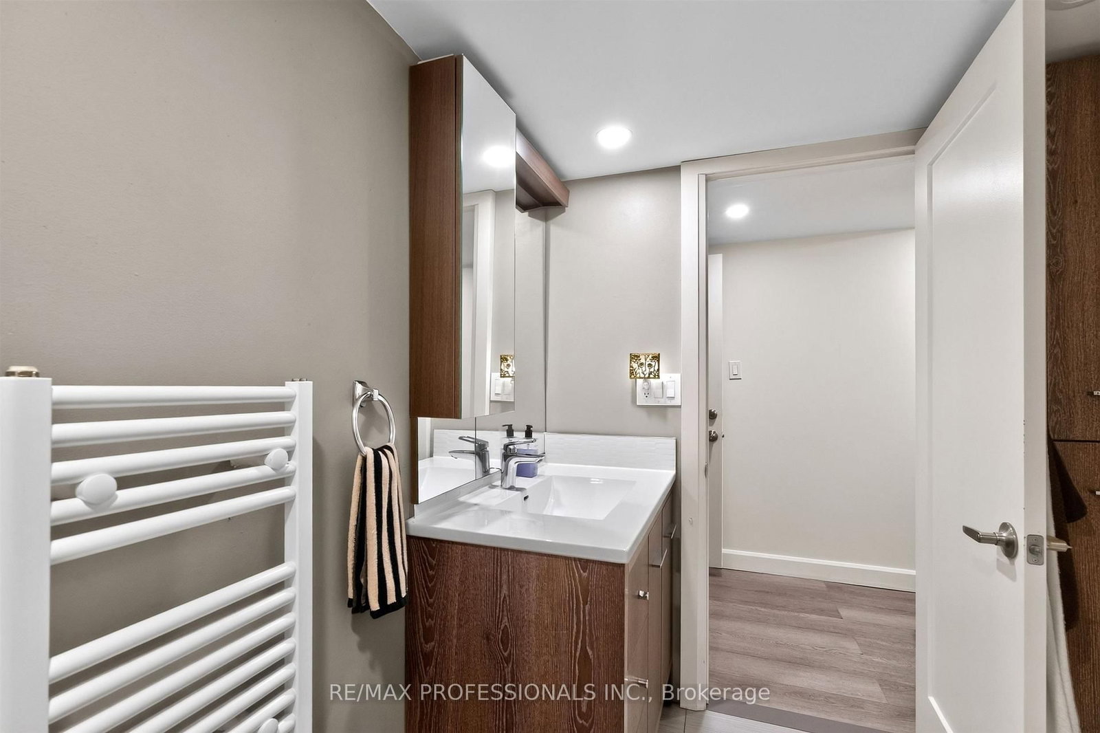 31 Long Branch Avenue • Toronto, ON photo 38