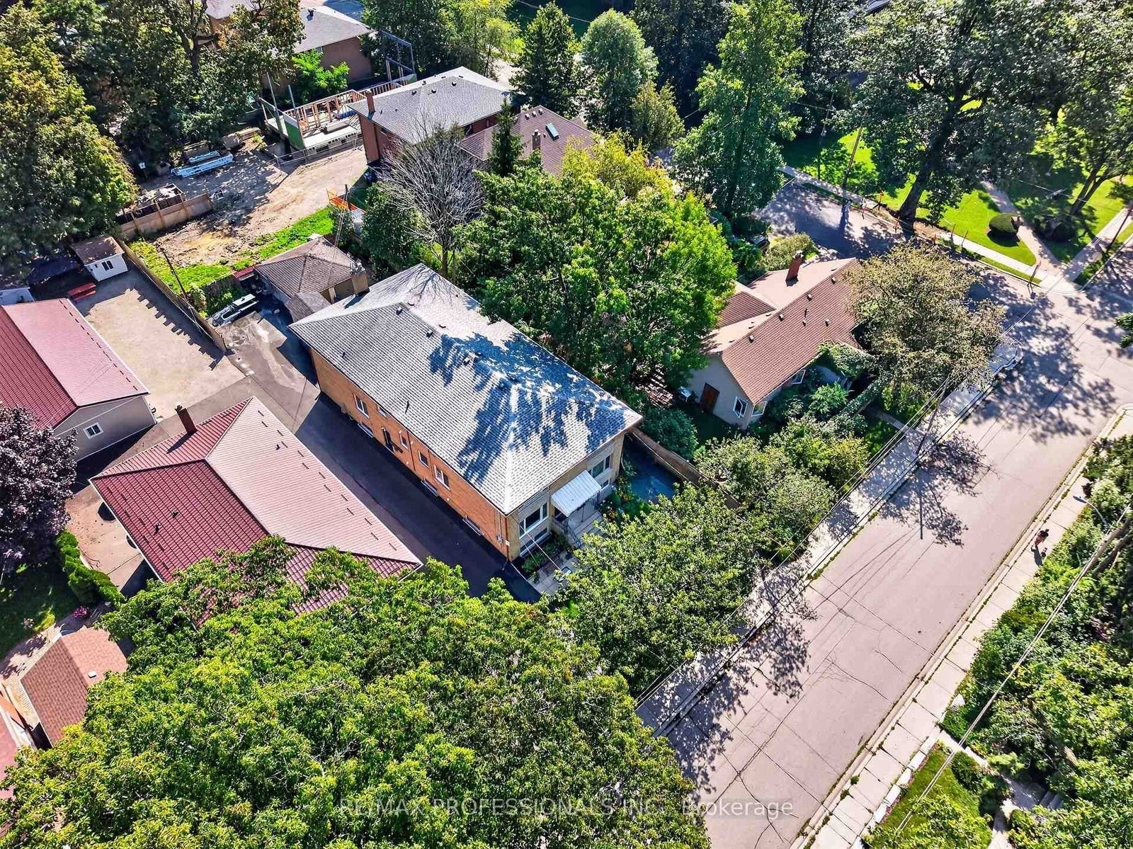 31 Long Branch Avenue • Toronto, ON photo 43