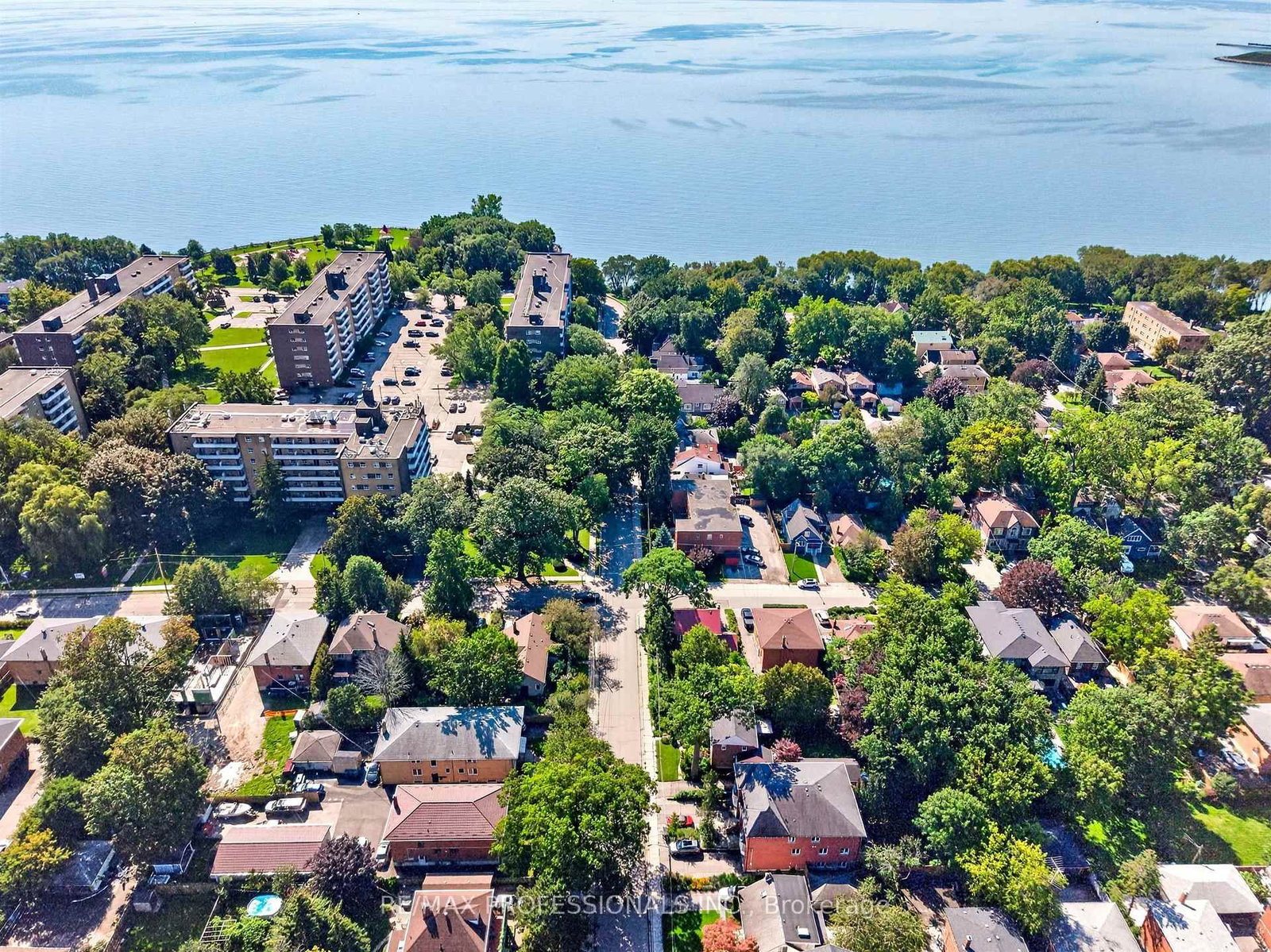31 Long Branch Avenue • Toronto, ON photo 44