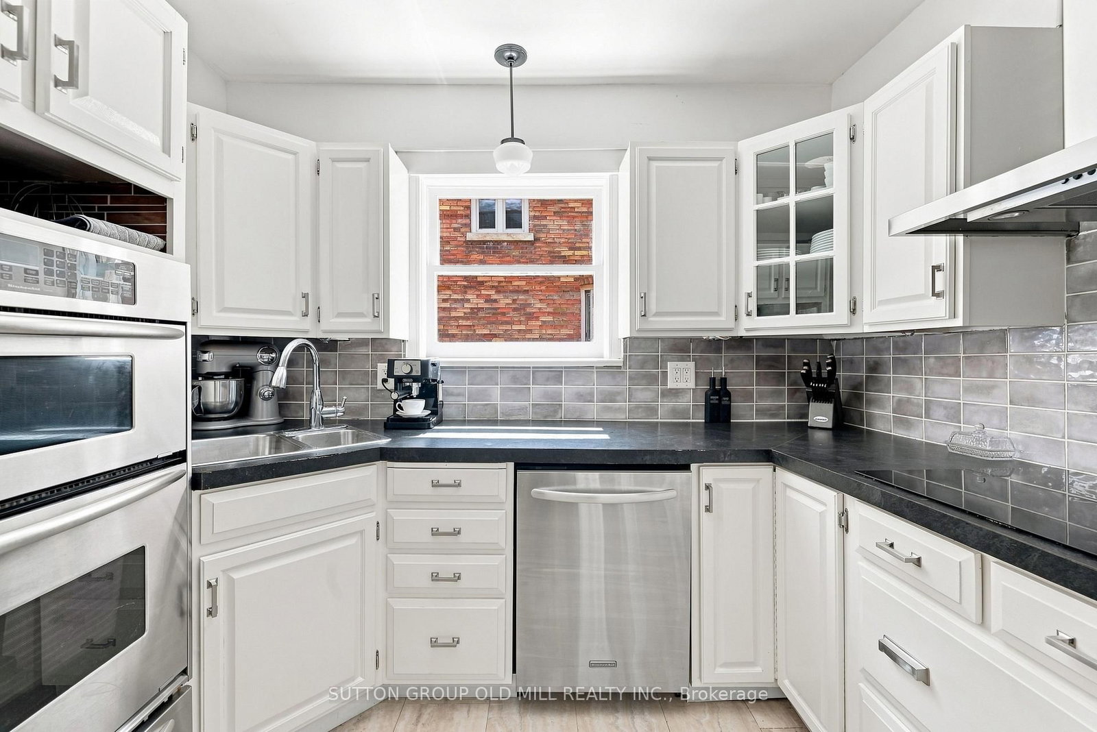 10 Queens Avenue • Toronto, ON photo 14