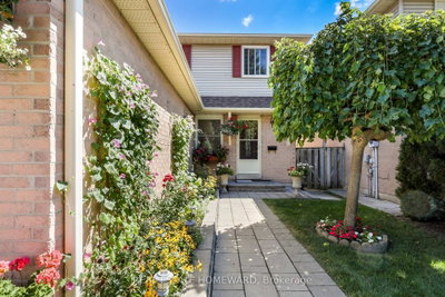 6399 Colebrook Crescent • Mississauga, ON photo 4