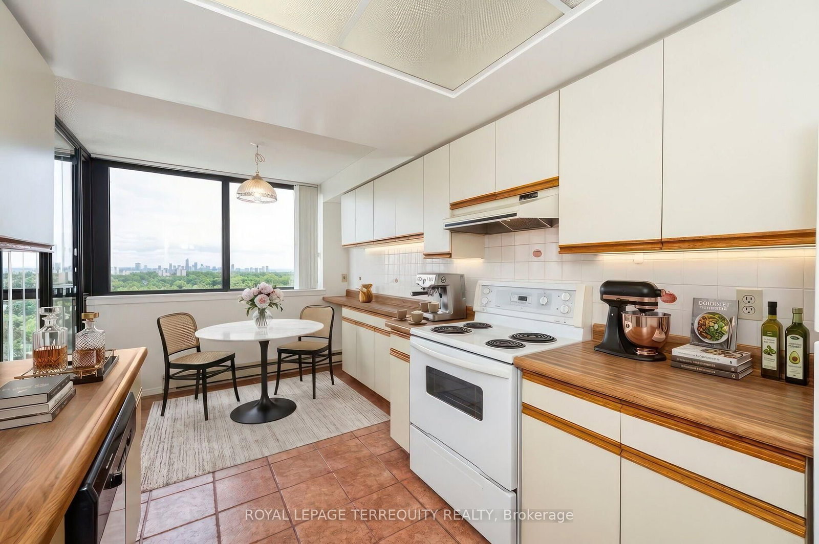 40 Richview Road • #2002 • Toronto, ON photo 11
