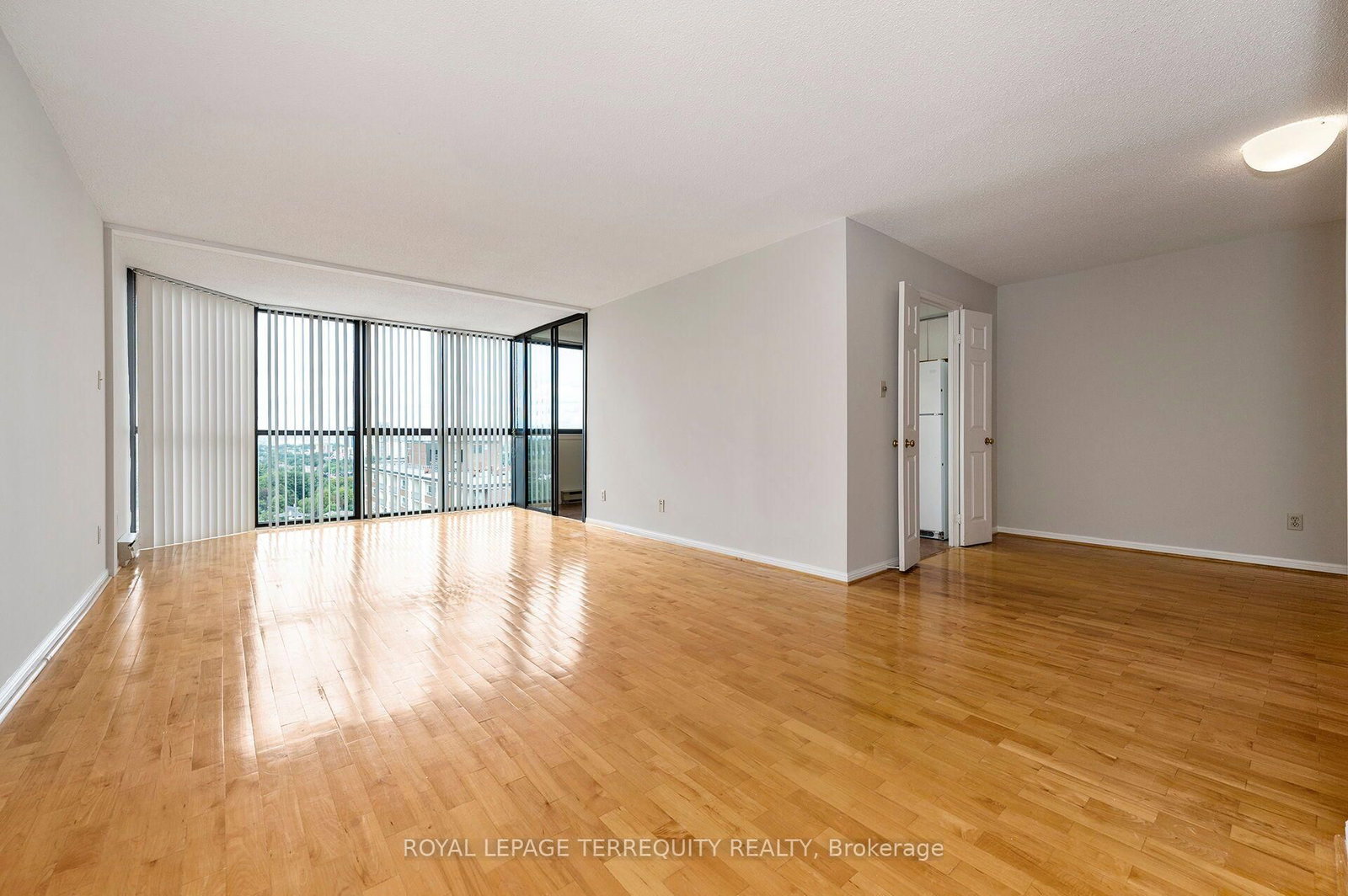 40 Richview Road • #2002 • Toronto, ON photo 5