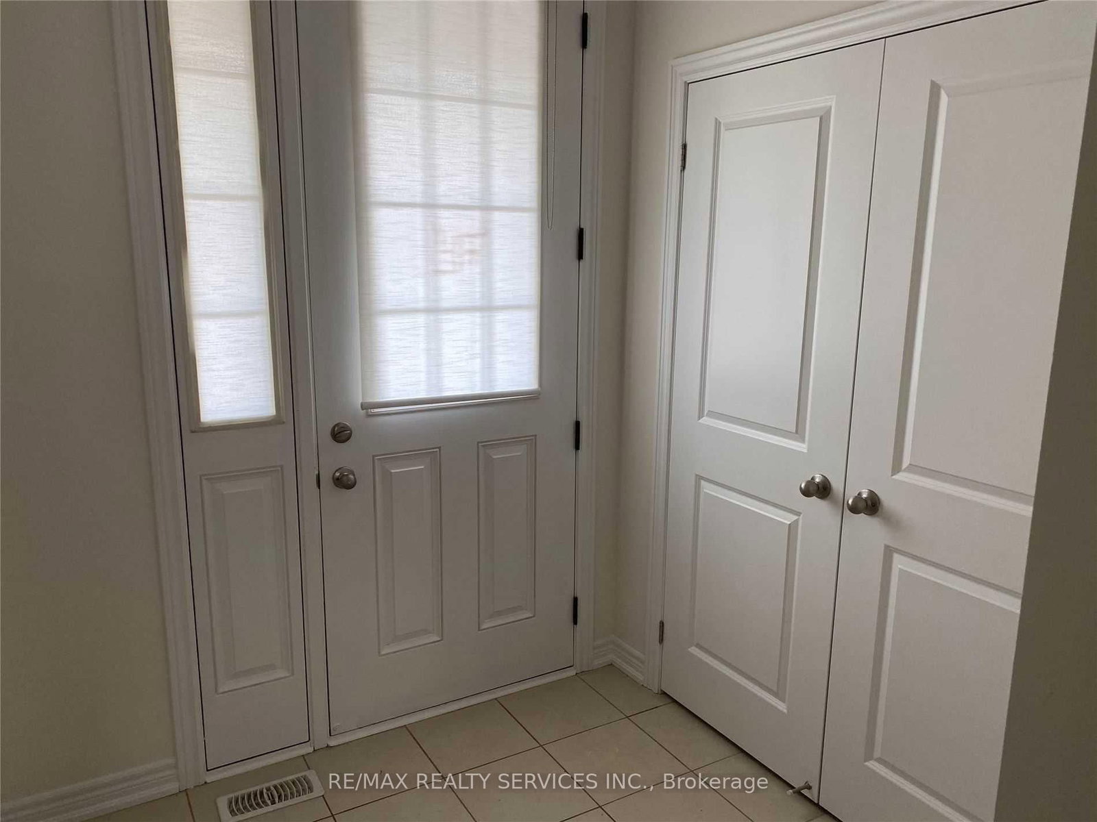 43 Hogan Manor Drive, Brampton 2