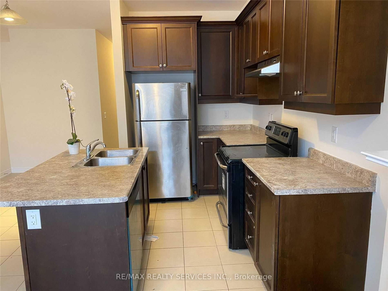 43 Hogan Manor Drive, Brampton 5