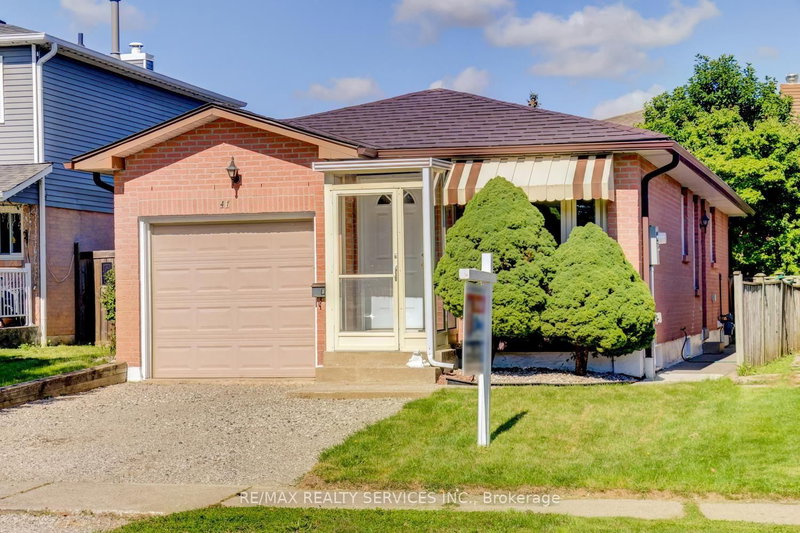 41 Greenleaf Crescent