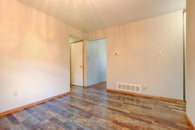 41 Greenleaf Crescent • Brampton, ON photo 9