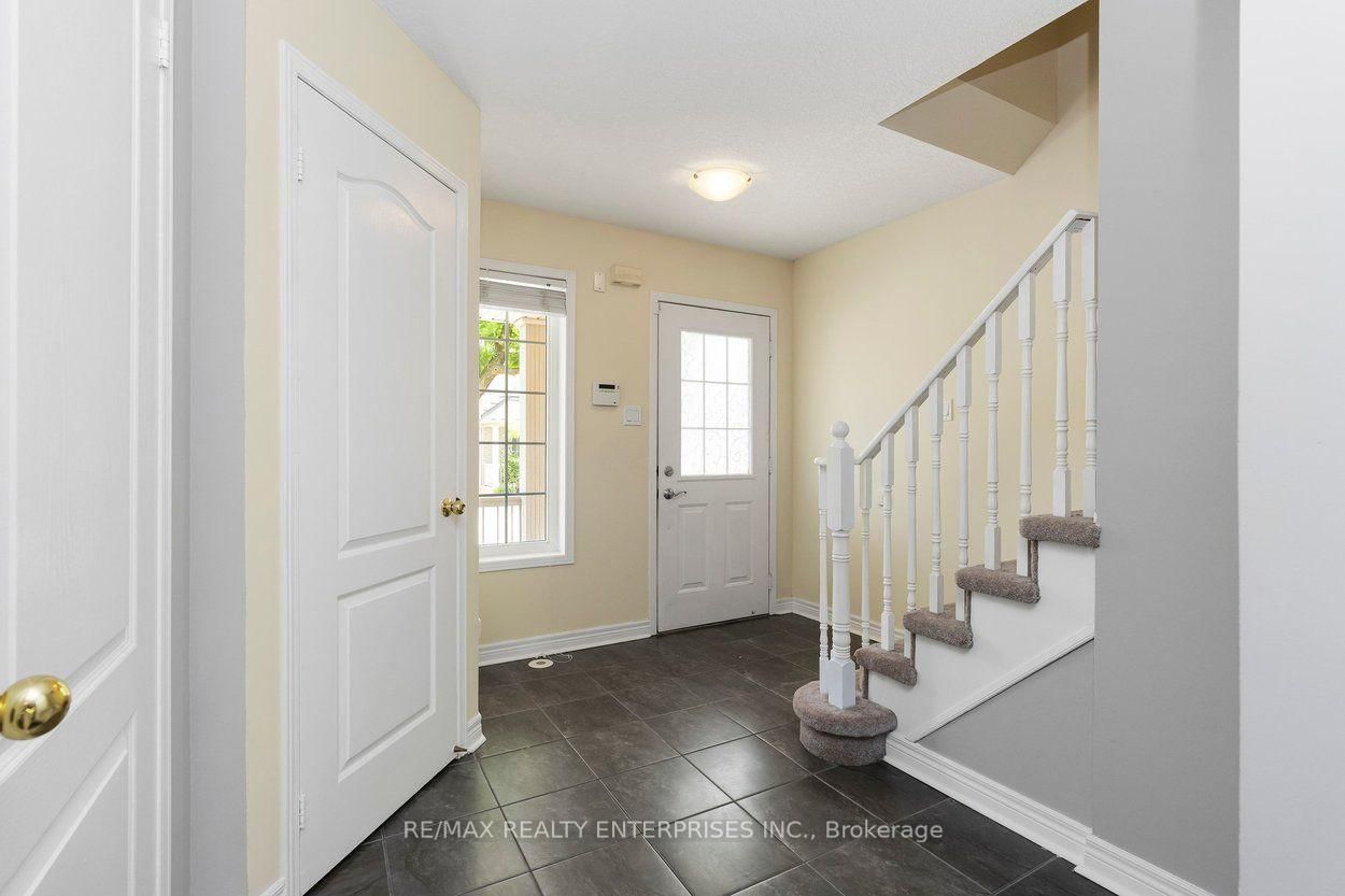 2248 Seton Crescent • Burlington, ON photo 5