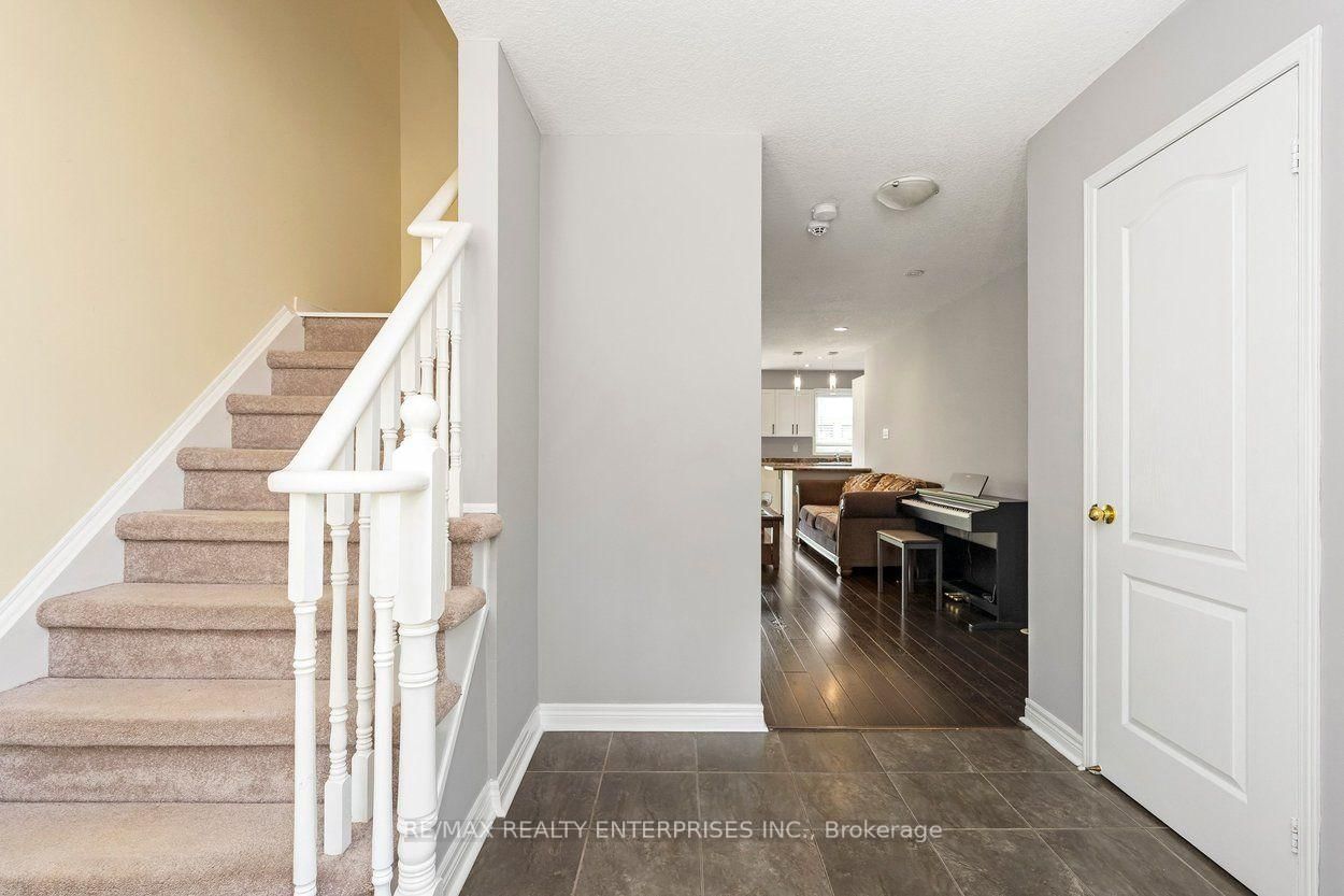 2248 Seton Crescent • Burlington, ON photo 6