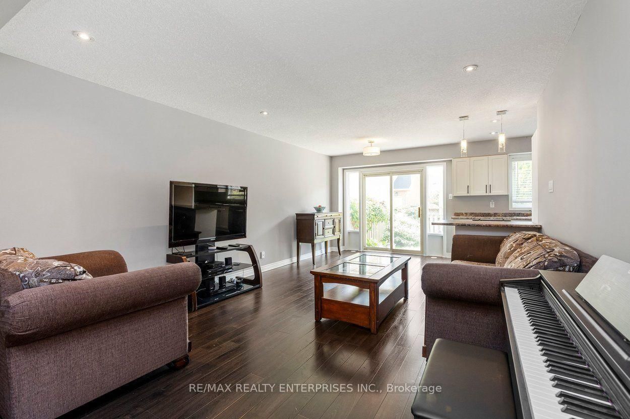 2248 Seton Crescent • Burlington, ON photo 8