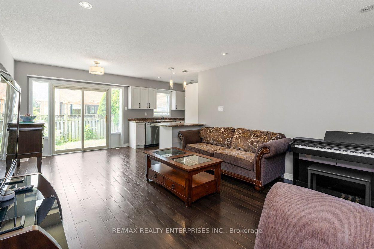 2248 Seton Crescent • Burlington, ON photo 9