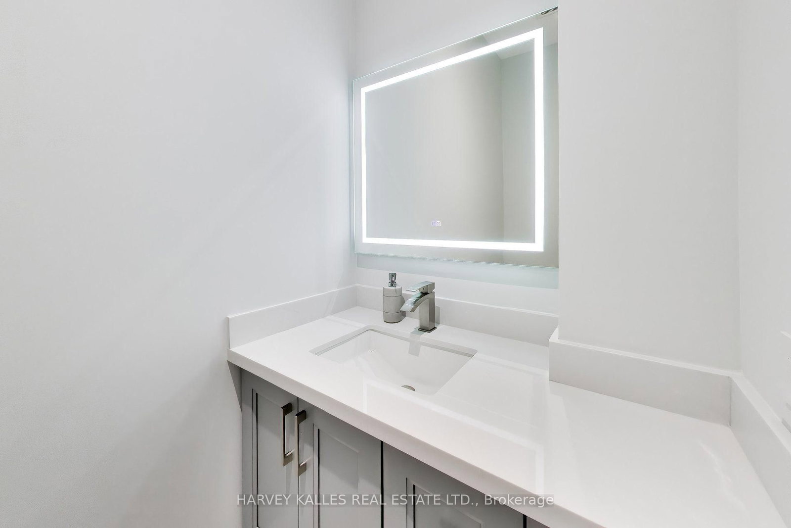 24 Ravenscrest Drive • Toronto, ON photo 21