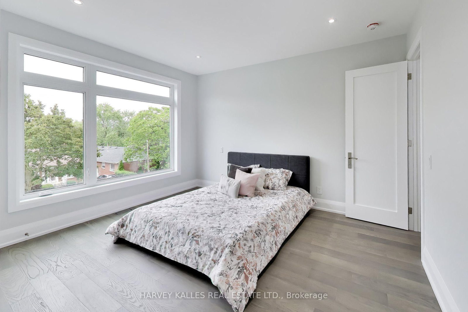 24 Ravenscrest Drive • Toronto, ON photo 30