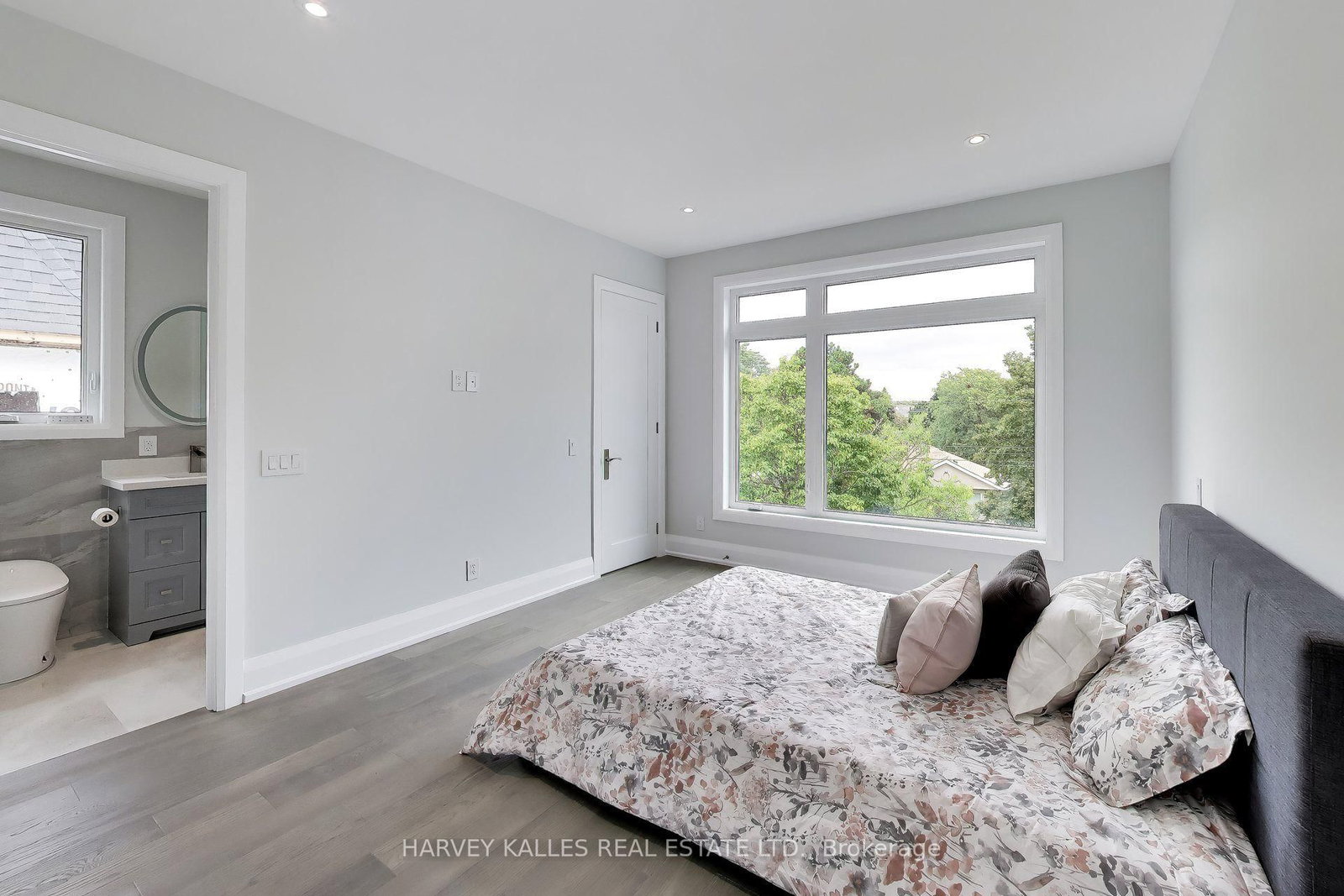 24 Ravenscrest Drive • Toronto, ON photo 31