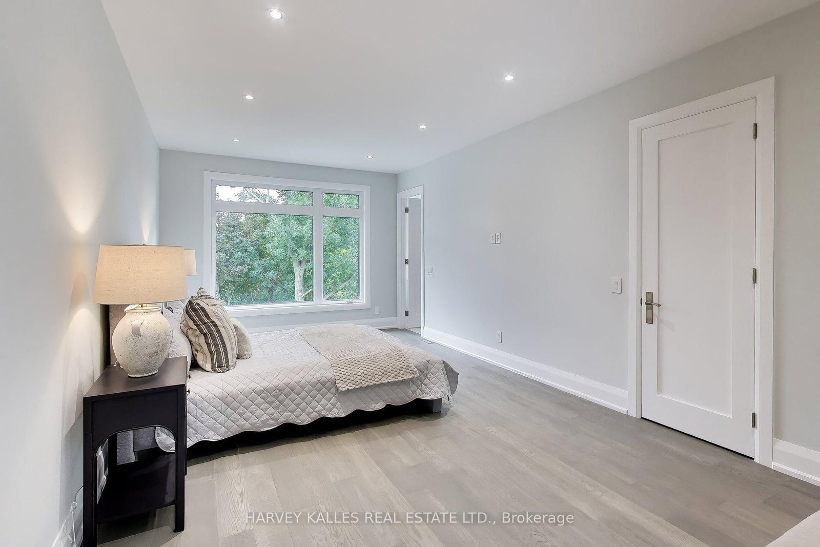 24 Ravenscrest Drive • Toronto, ON photo 33