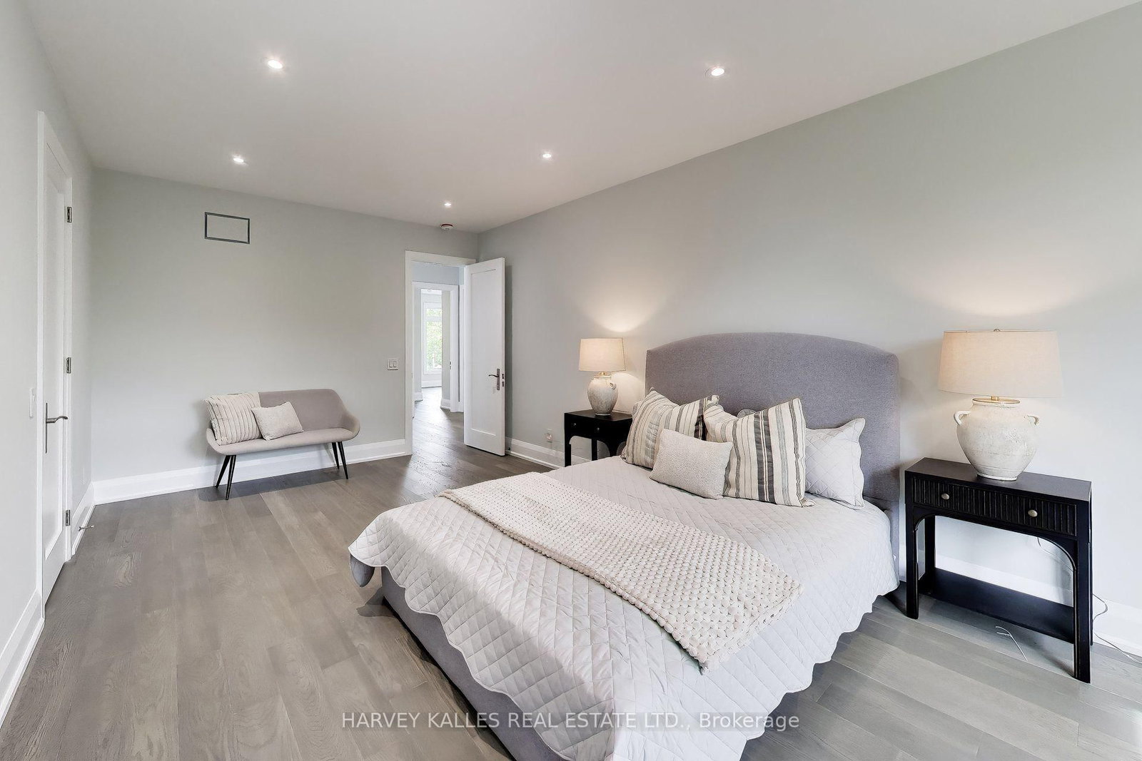 24 Ravenscrest Drive • Toronto, ON photo 34