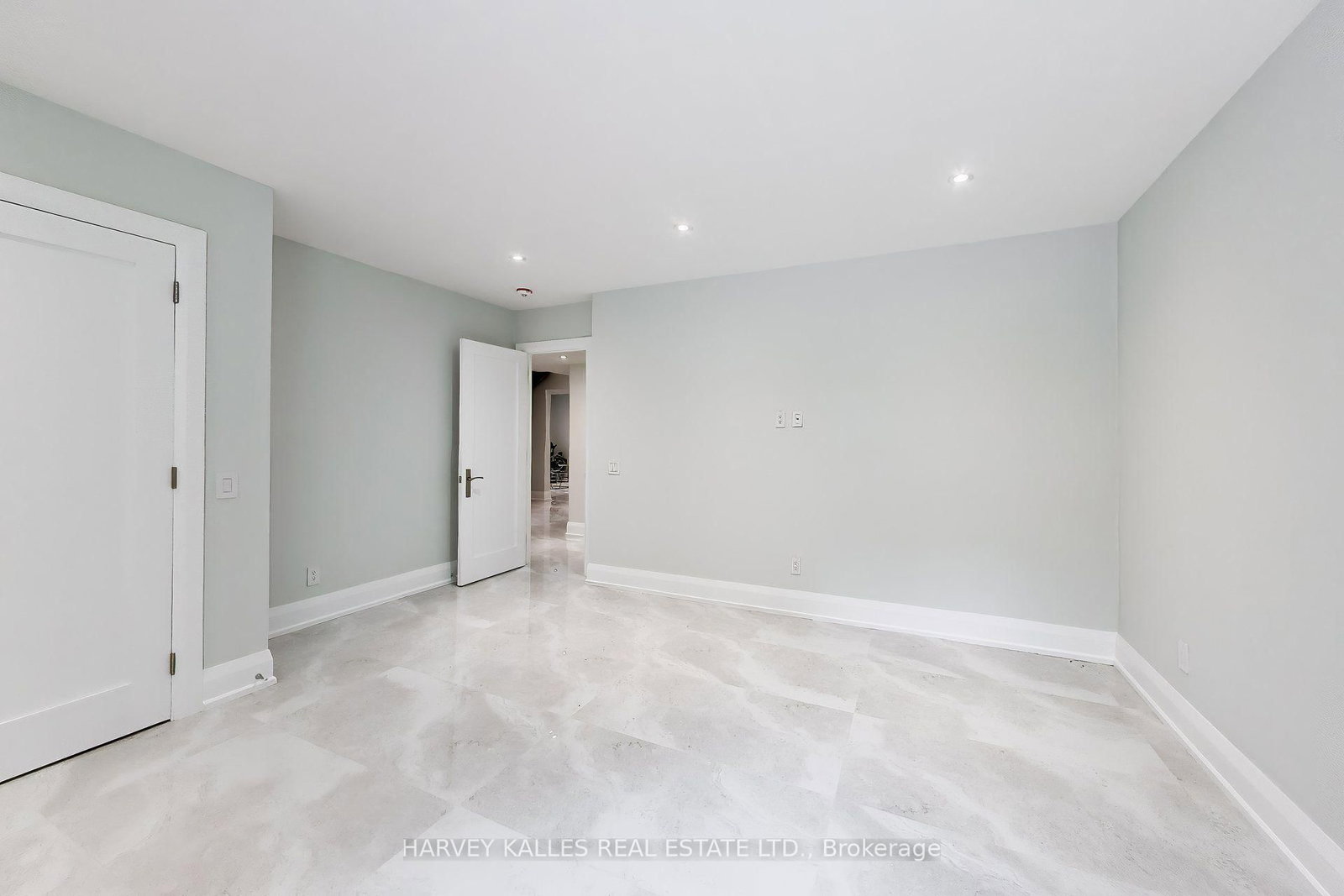 24 Ravenscrest Drive • Toronto, ON photo 40