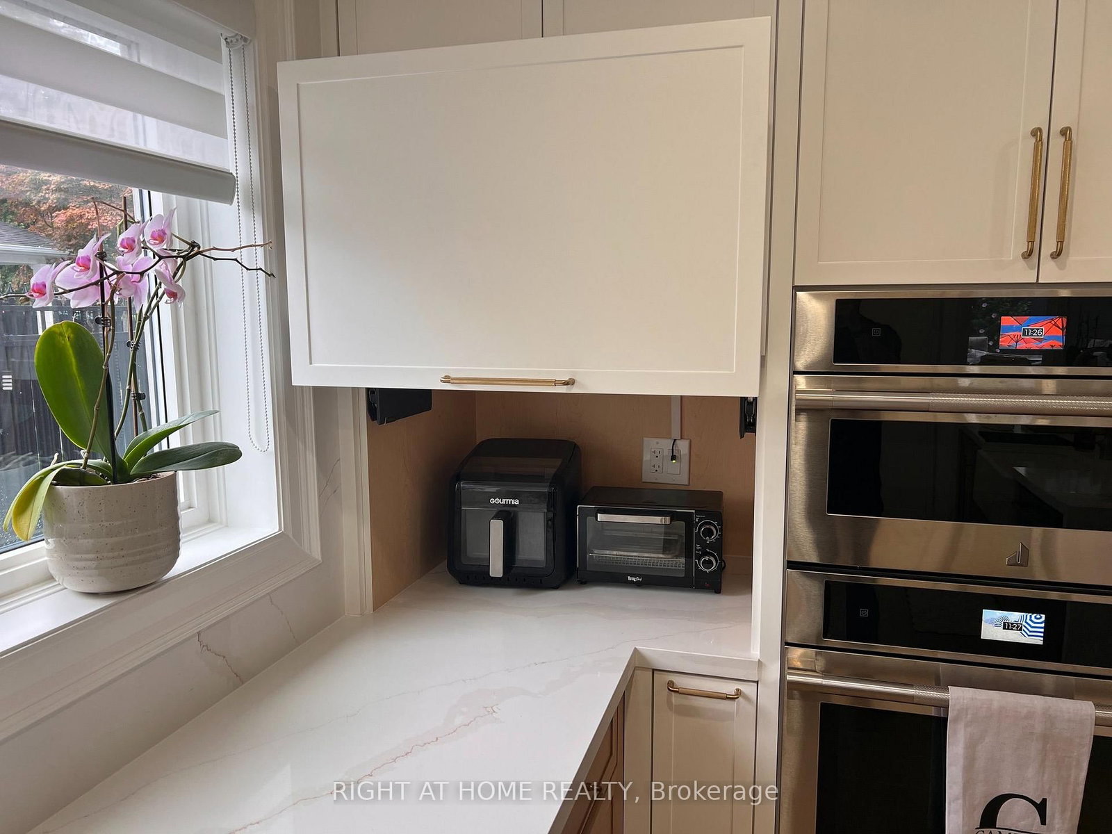 1916 Pagehurst Court • Mississauga, ON photo 10