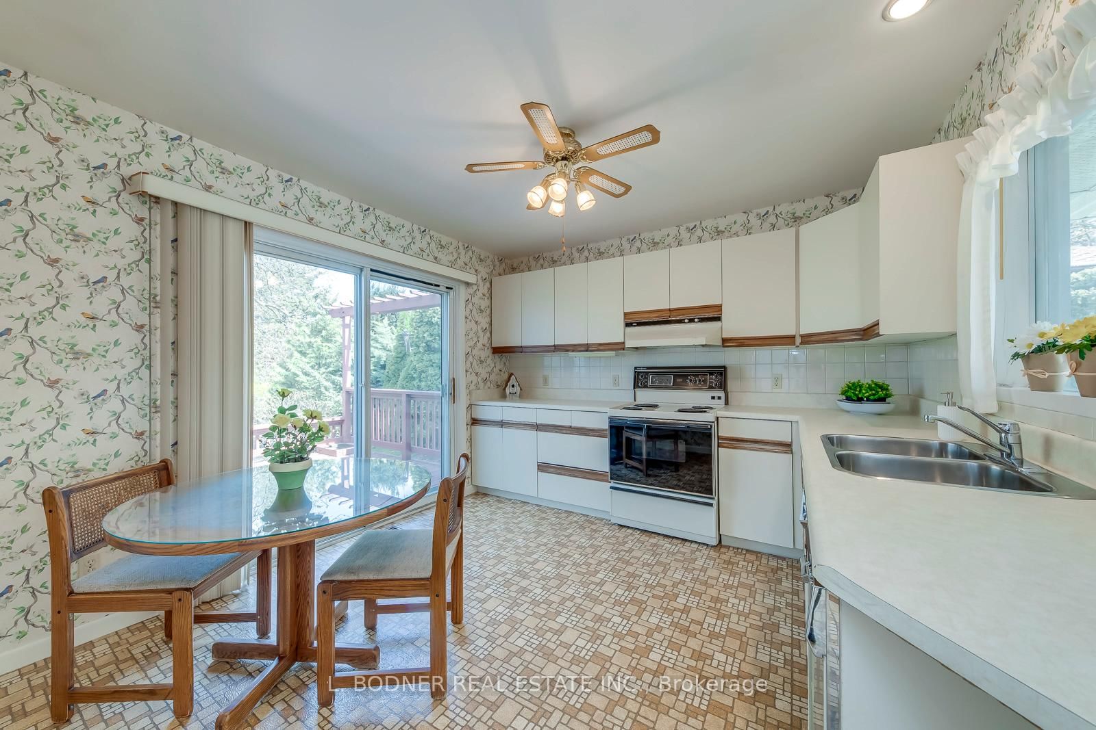 84 Ravenscrest Drive • Toronto, ON photo 14