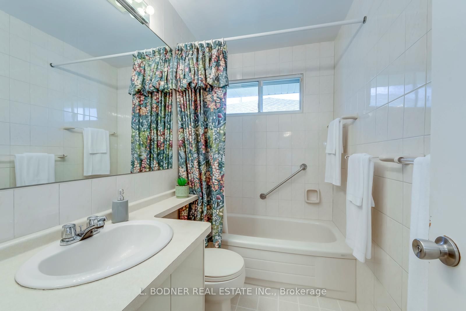 84 Ravenscrest Drive • Toronto, ON photo 23