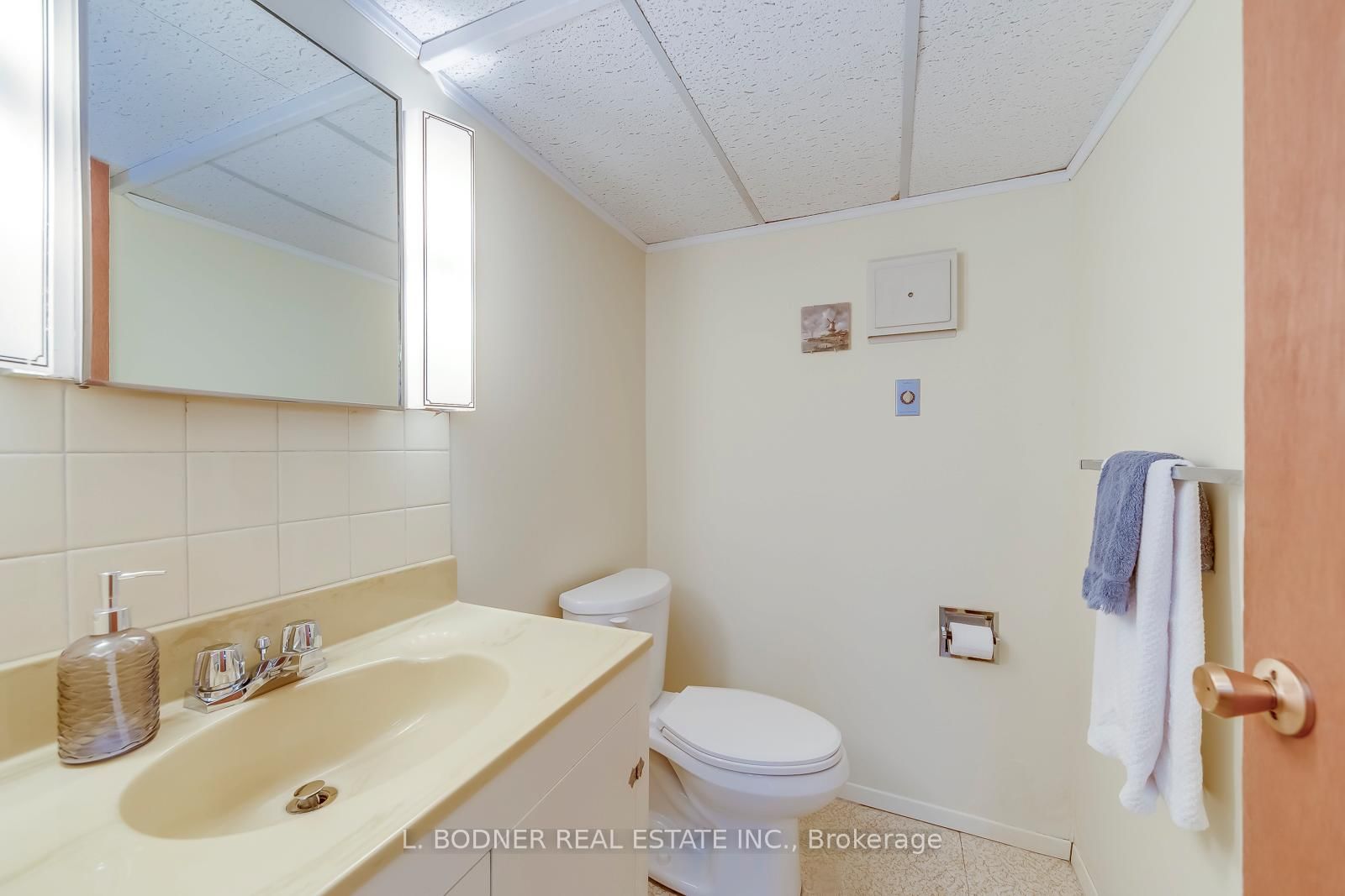 84 Ravenscrest Drive • Toronto, ON photo 27