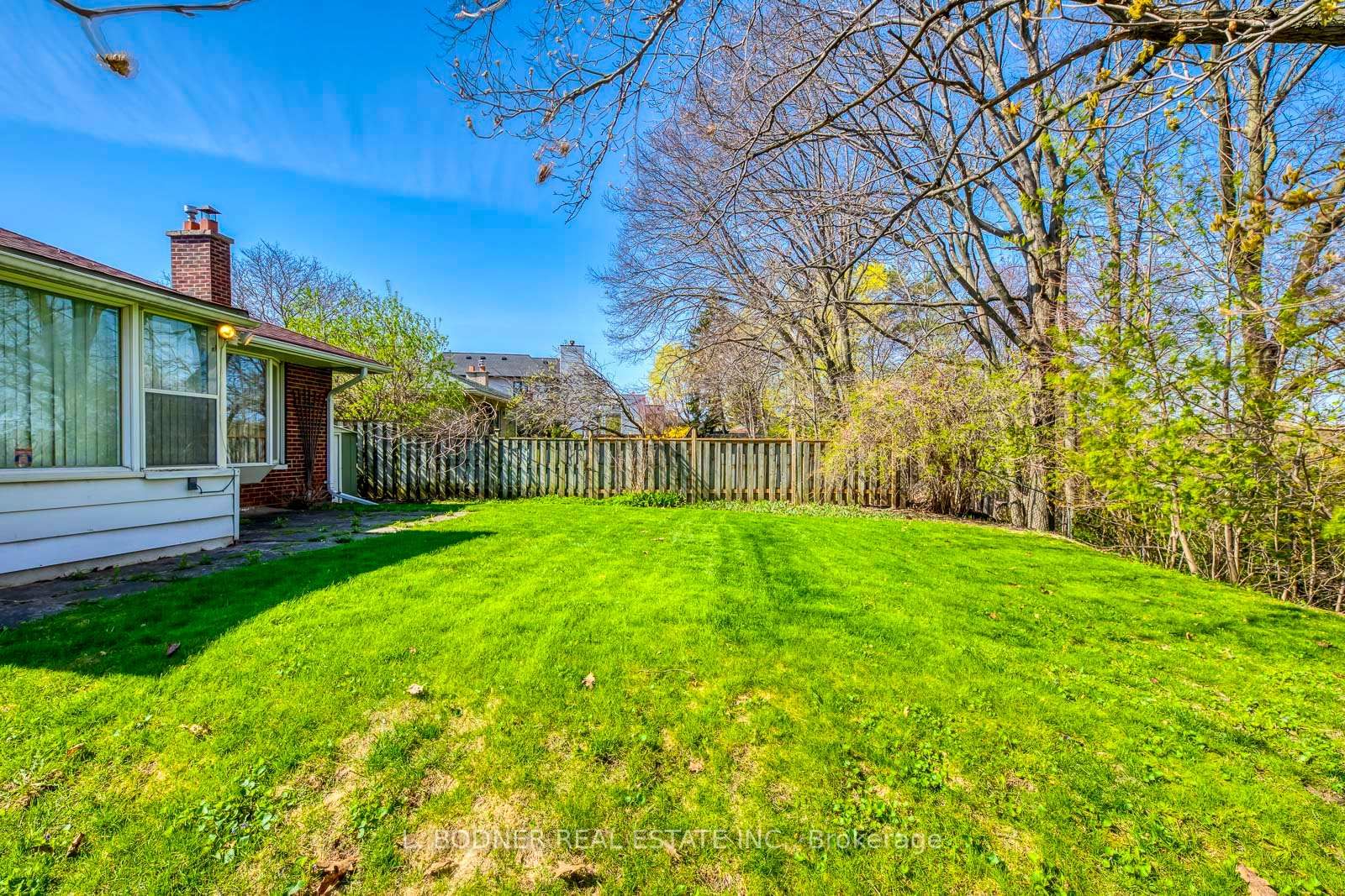 84 Ravenscrest Drive • Toronto, ON photo 34