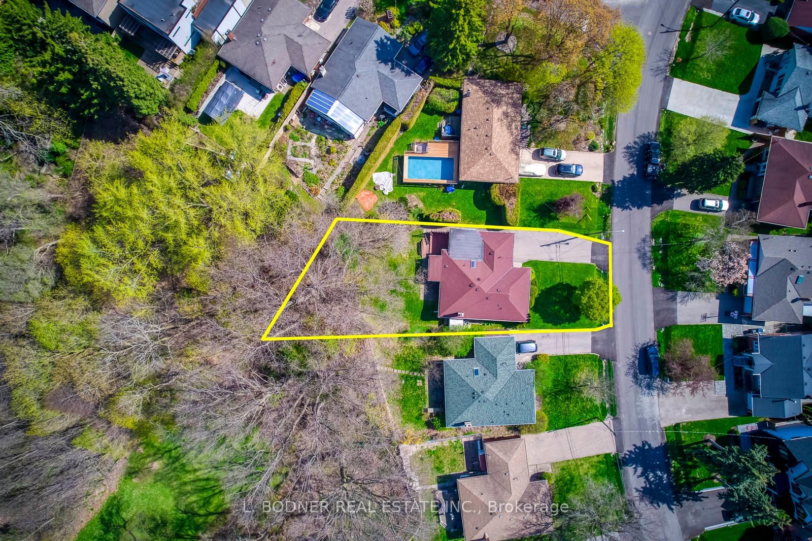 84 Ravenscrest Drive • Toronto, ON photo 5