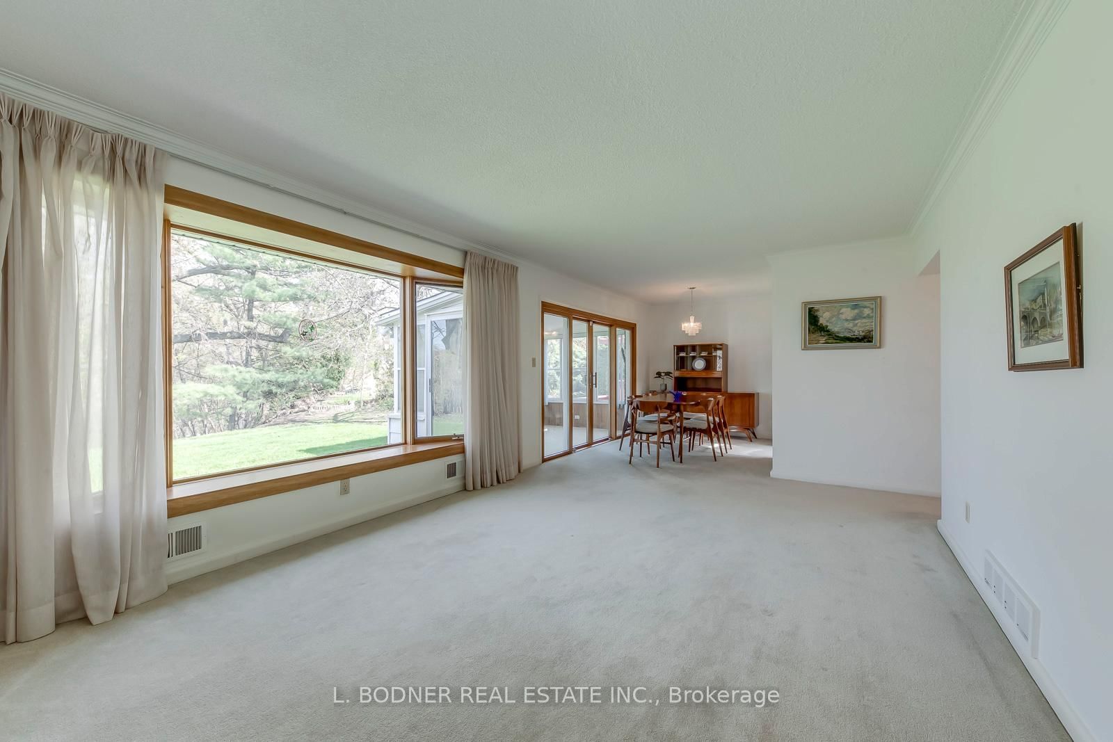 84 Ravenscrest Drive • Toronto, ON photo 9